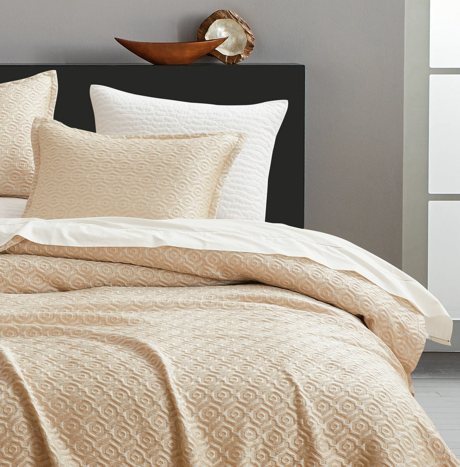 Studio 16, Toronto - Nue Honeycomb Luxe matelassé 3-Piece Coverlet Set with Flange – Ivory, Gold and Silver