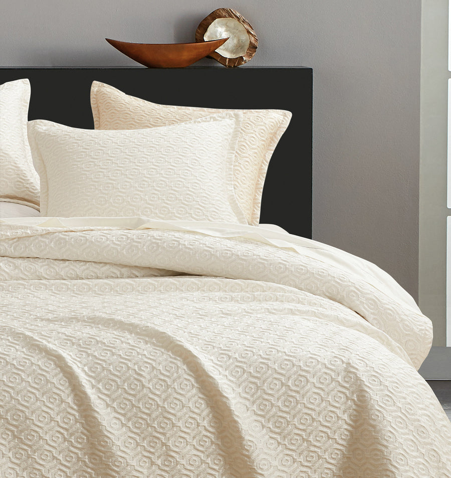 Studio 16, Toronto - Nue Honeycomb Luxe matelassé 3-Piece Coverlet Set with Flange – Ivory, Gold and Silver