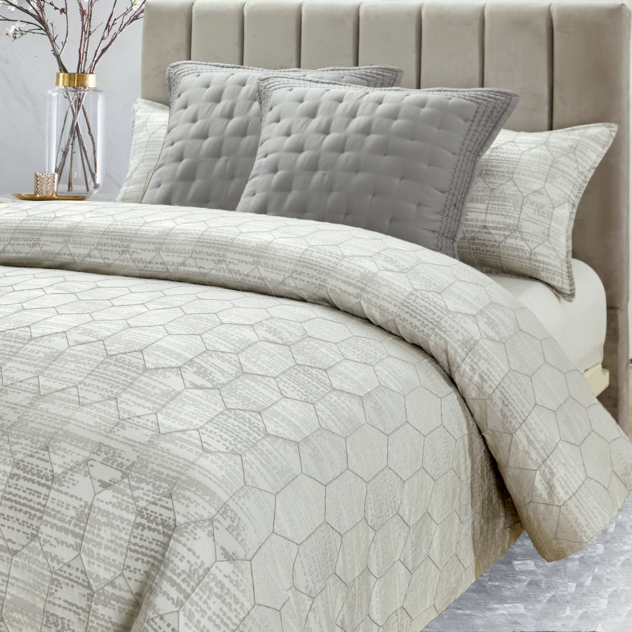 Studio 16, Toronto - TEXTURED HEXAGON Metallic Lurex Jacquard 3-Piece Duvet Cover Set with Flange-Modern Geometric Designwith Flange-Modern Geometric Design
