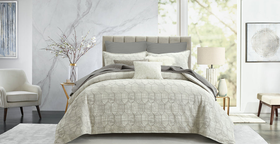 Studio 16, Toronto - TEXTURED HEXAGON Metallic Lurex Jacquard 3-Piece Duvet Cover Set with Flange-Modern Geometric Designwith Flange-Modern Geometric Design